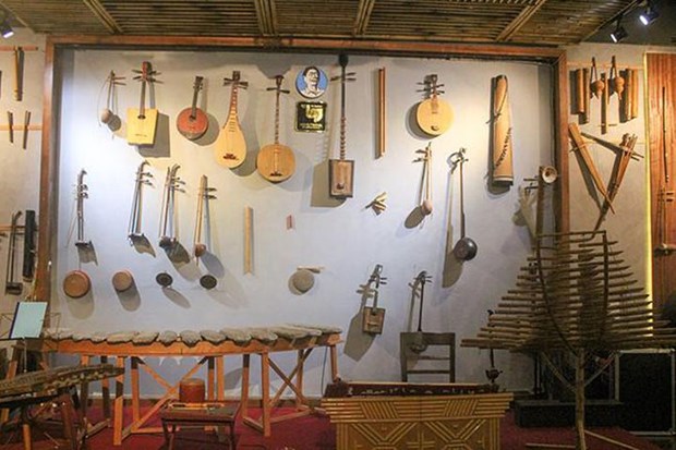 Exhibition introduces traditional musical instruments of Vietnam's ethnic groups hinh anh 1
