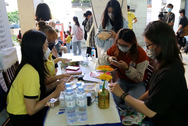 Nearly 55,000 people in HCM City find jobs in two months hinh anh 1