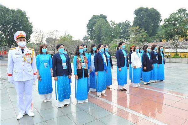 Women Congress delegates pay tribute to President Ho Chi Minh hinh anh 2