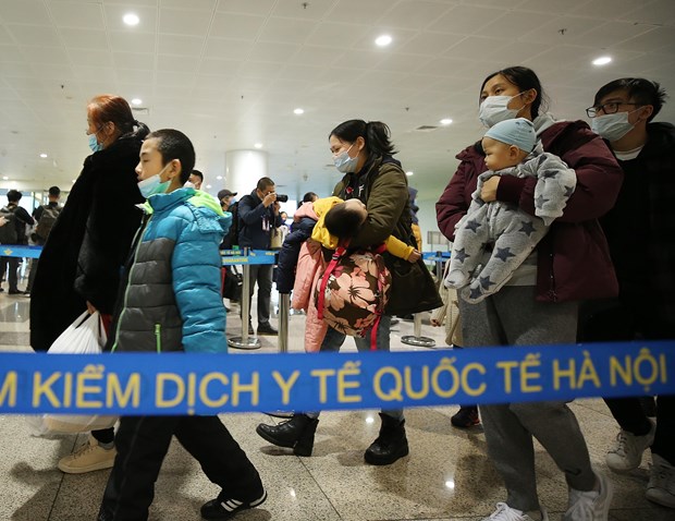 Another 300 Vietnamese evacuated from Ukraine safely arrive home on flight from Poland hinh anh 1