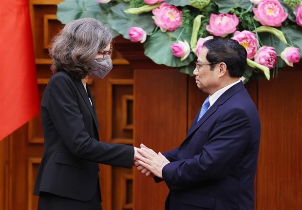 PM lauds Canadian ambassador’s contributions to growth of bilateral ties hinh anh 1