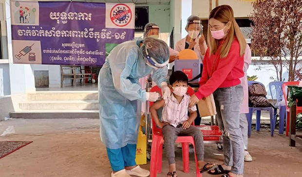 Cambodia announces interval between COVID-19 vaccine doses for children under 5 hinh anh 1