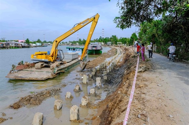 Erosion worsening along Mekong Delta rivers, coast hinh anh 1