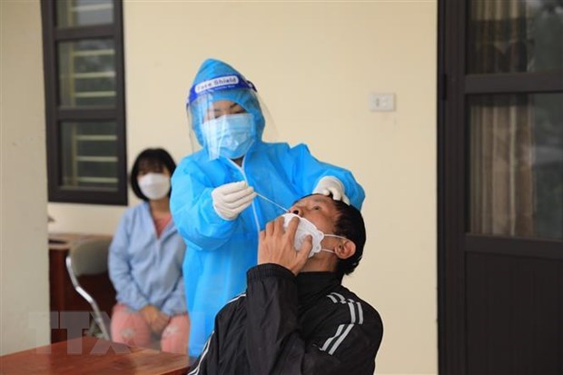 Vietnam records 180,558 new COVID-19 cases on March 16 hinh anh 1
