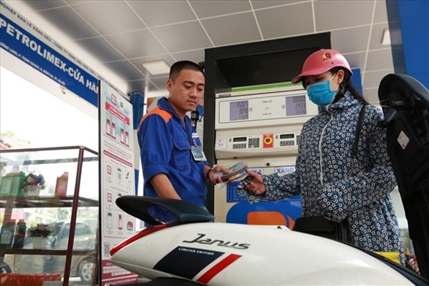 Banks ensure fuel firms have access to more credit hinh anh 1