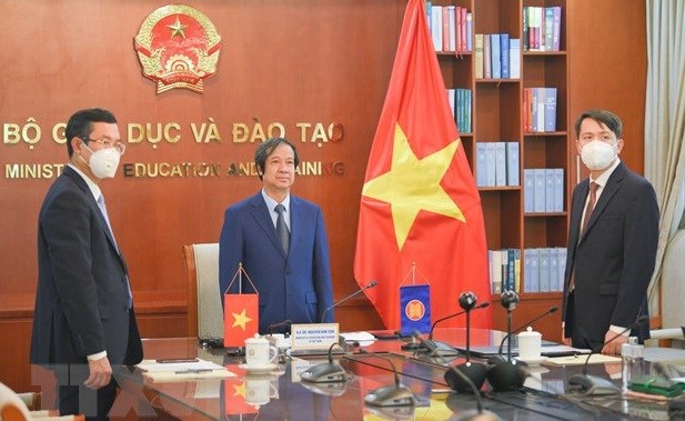 Vietnam assumes chair of ASEAN education channel hinh anh 1