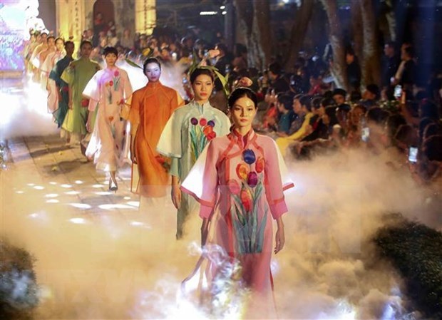 Design contest aims to help ao dai go global hinh anh 1