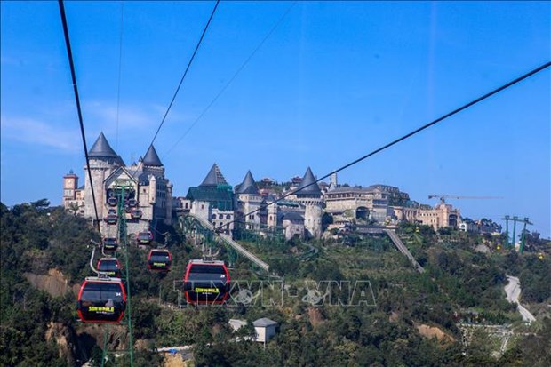 Da Nang: Cable car system to Golden Bridge opens to visitors hinh anh 2