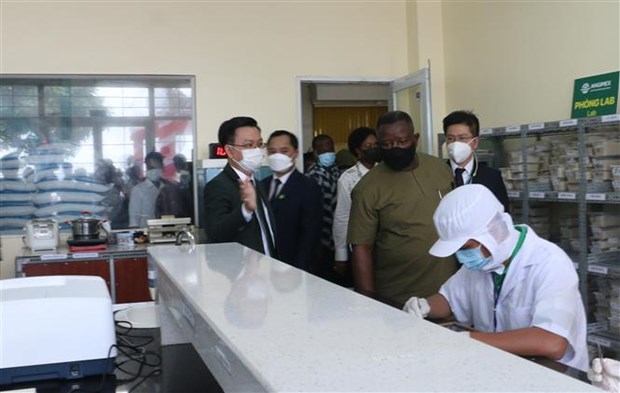 President of Sierra Leone visits An Giang province hinh anh 3