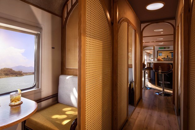 Luxurious tourist railway carriage to reopen from April 1 hinh anh 1