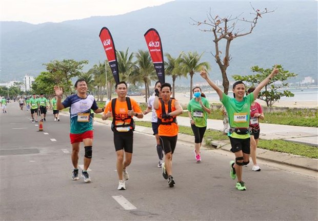 Vietnamese runners win big at Da Nang Int’l Marathon hinh anh 1