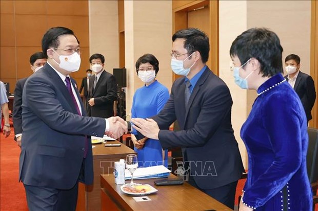 Top legislator meets with outstanding young physicians hinh anh 1