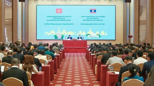 Vietnamese, Lao businesses work to speed up strategic cooperation projects hinh anh 1