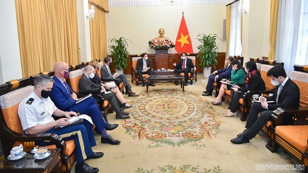 Minister of Foreign Affairs receives US Ambassador hinh anh 1