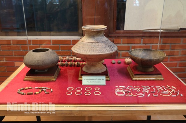 Vietnamese antiques on display in Ninh Binh province hinh anh 1
