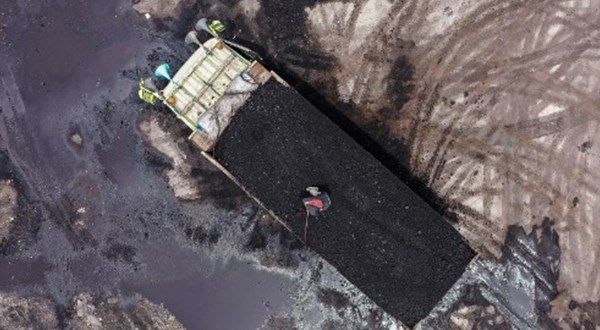 Indonesia mulls raising coal DMO to 30 percent hinh anh 1