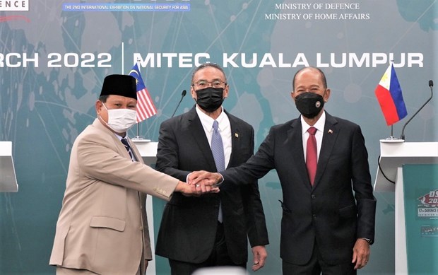 Memperluas kerjasama keamanan dengan Malaysia, Indonesia dan Filipina