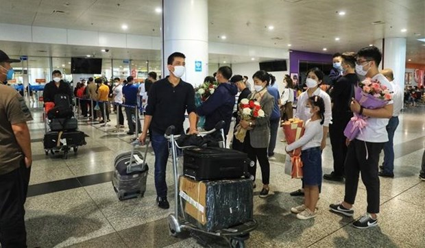 Nearly 1,700 Vietnamese people return home safely from Ukraine hinh anh 1