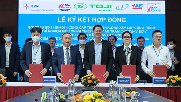 Contracts signed on projects serving import of electricity from Laos hinh anh 1