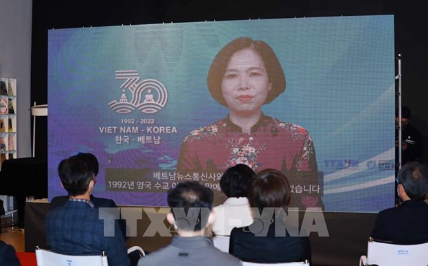 VNA-Yonhap press photo exhibition marks 30 years of Vietnam-RoK ties hinh anh 2