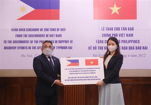 Vietnam offers rice aid to help Philippines address typhoon aftermath hinh anh 1