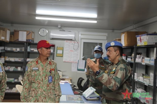Vietnamese, Indian field hospitals in South Sudan share peacekeeping experience hinh anh 2