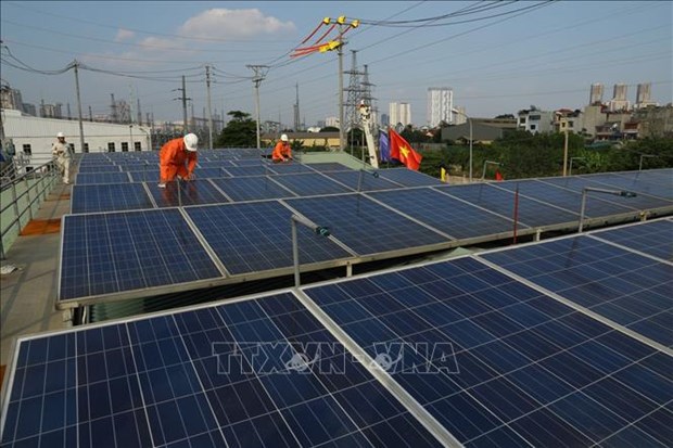 Vietnamese, British firms develop rooftop solar power systems hinh anh 1