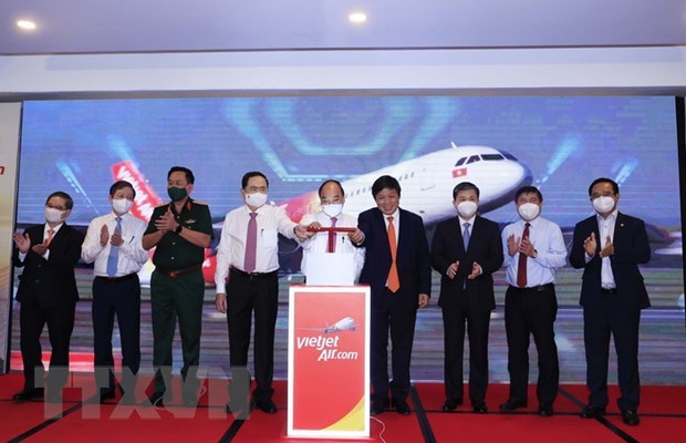 Vietjet resumes 10 air routes from/to Can Tho city hinh anh 1