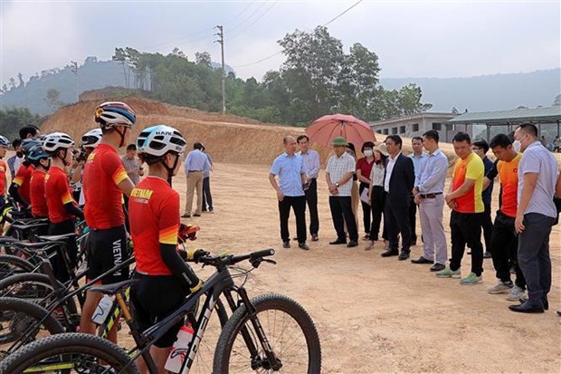 SEA Games 31 organising committee inspects preparations for cycling events in Hoa Binh hinh anh 2