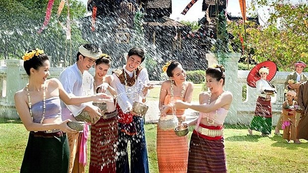 PM sends greetings to Laos, Cambodia on traditional new year hinh anh 1