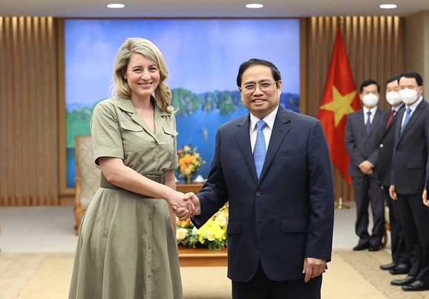 Prime Minister welcomes Canadian Foreign Minister hinh anh 1
