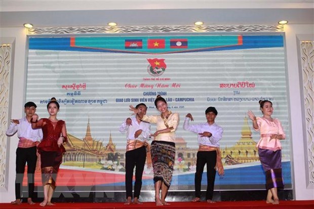 HCM City leader extends greetings on Laos, Cambodia’s traditional New Year hinh anh 1