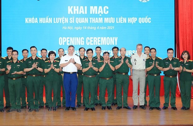 Vietnam kicks off training course for UN staff officers hinh anh 1