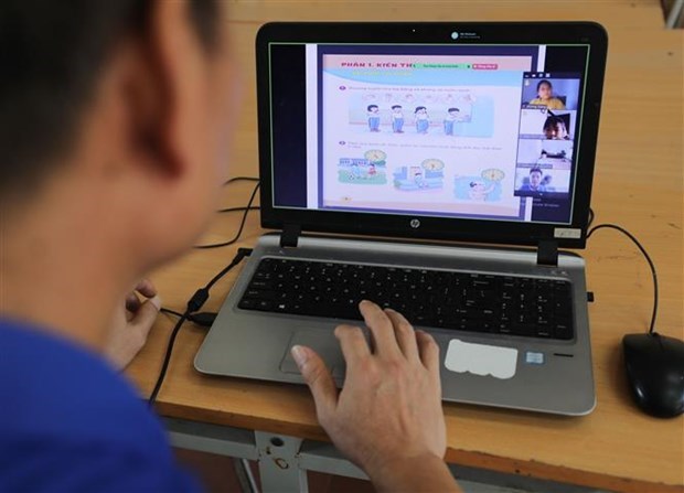 Qualcomm presents 2,400 internet-connected laptops to rural schools hinh anh 1