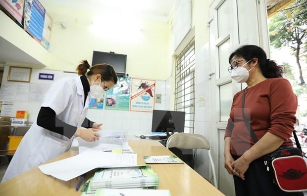 People in close contact with COVID-19 patients no longer required to self-quarantine hinh anh 1