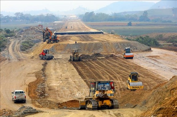 Deputy PM inspects four component projects of North-South Expressway hinh anh 1