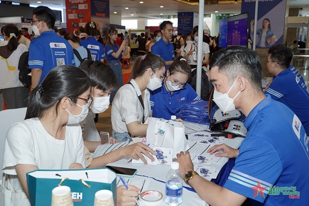 HCM City career fair attracts 5,000 students hinh anh 1