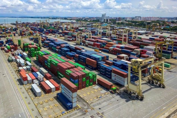 Malaysia's total trade soars to new high in March hinh anh 1