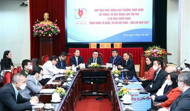 Eighth National External Information Service Awards launched hinh anh 1