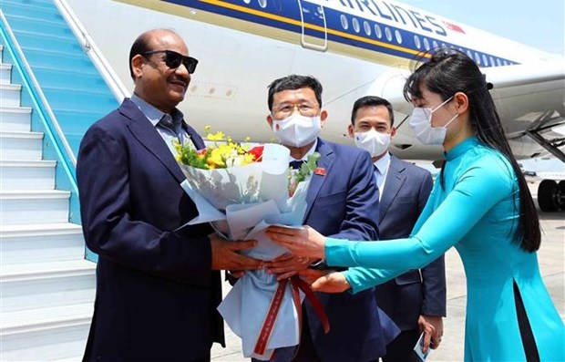 Indian lower house speaker arrives in Hanoi, starting official visit to Vietnam hinh anh 1