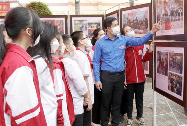 Bac Giang province hosts exhibition on Hoang Sa, Truong Sa hinh anh 1