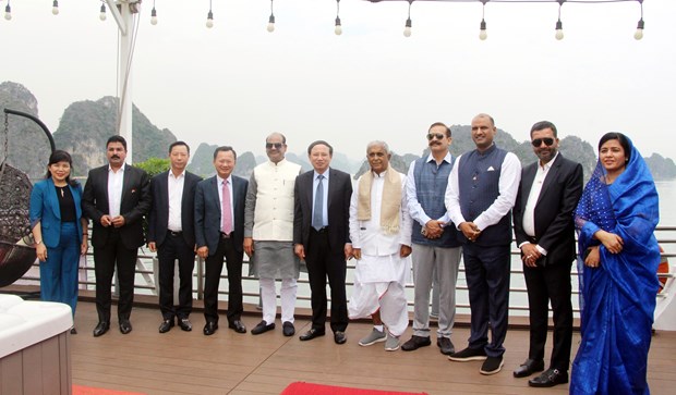 Speaker of Indian lower house visits Ha Long Bay hinh anh 1