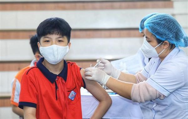 PM askes for efforts to complete COVID-19 vaccination for children hinh anh 1