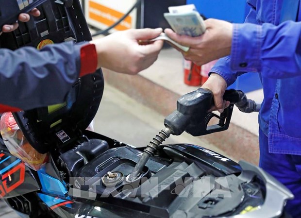 Petrol prices up nearly 700 VND per litre after latest adjustment hinh anh 1