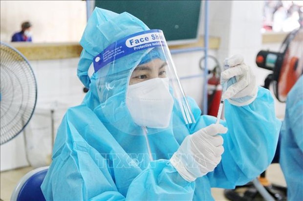 COVID-19: new cases on April 21 tops 12,000 hinh anh 2
