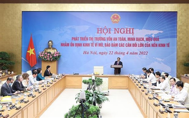 PM requests developing transparent, sustainable capital market hinh anh 1