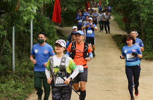Lai Chau holds first marathon on Pavi ancient stone road hinh anh 1