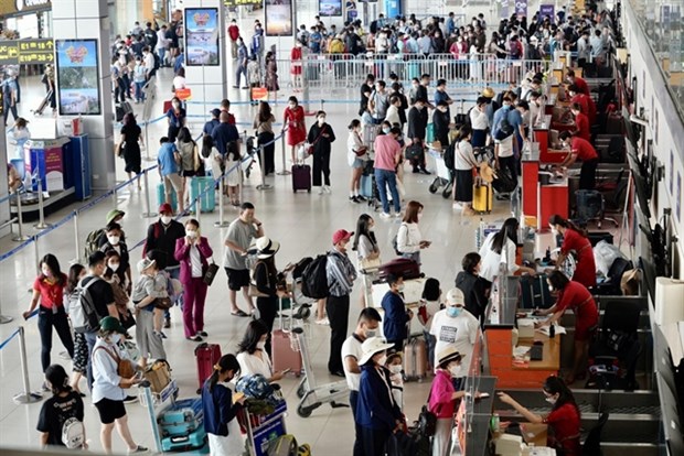 Tickets of flights, trains sold out for upcoming four-day holidays hinh anh 1
