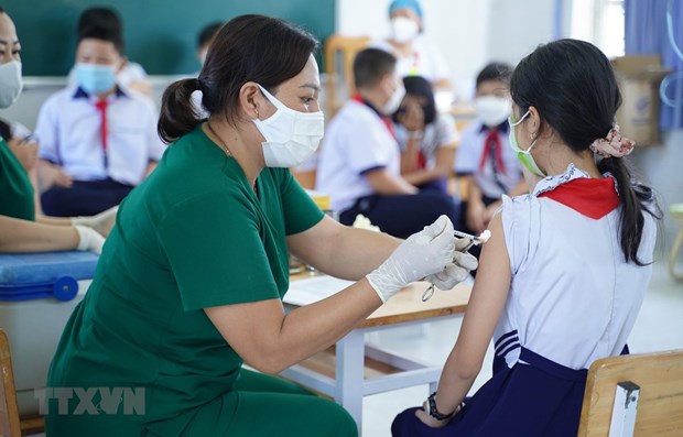 COVID-19: new cases on April 26 tops 8,430 hinh anh 1