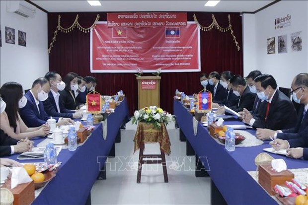 Party information-education commission leader busy in Laos hinh anh 1